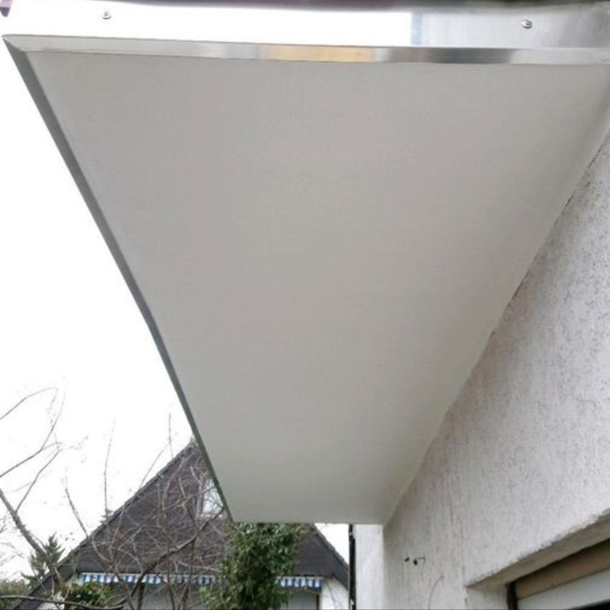 Die Unterseite eines Sanierten Balkons nach einer erfolgreichen Balkonabdichtung sowie Balkonsanierung.